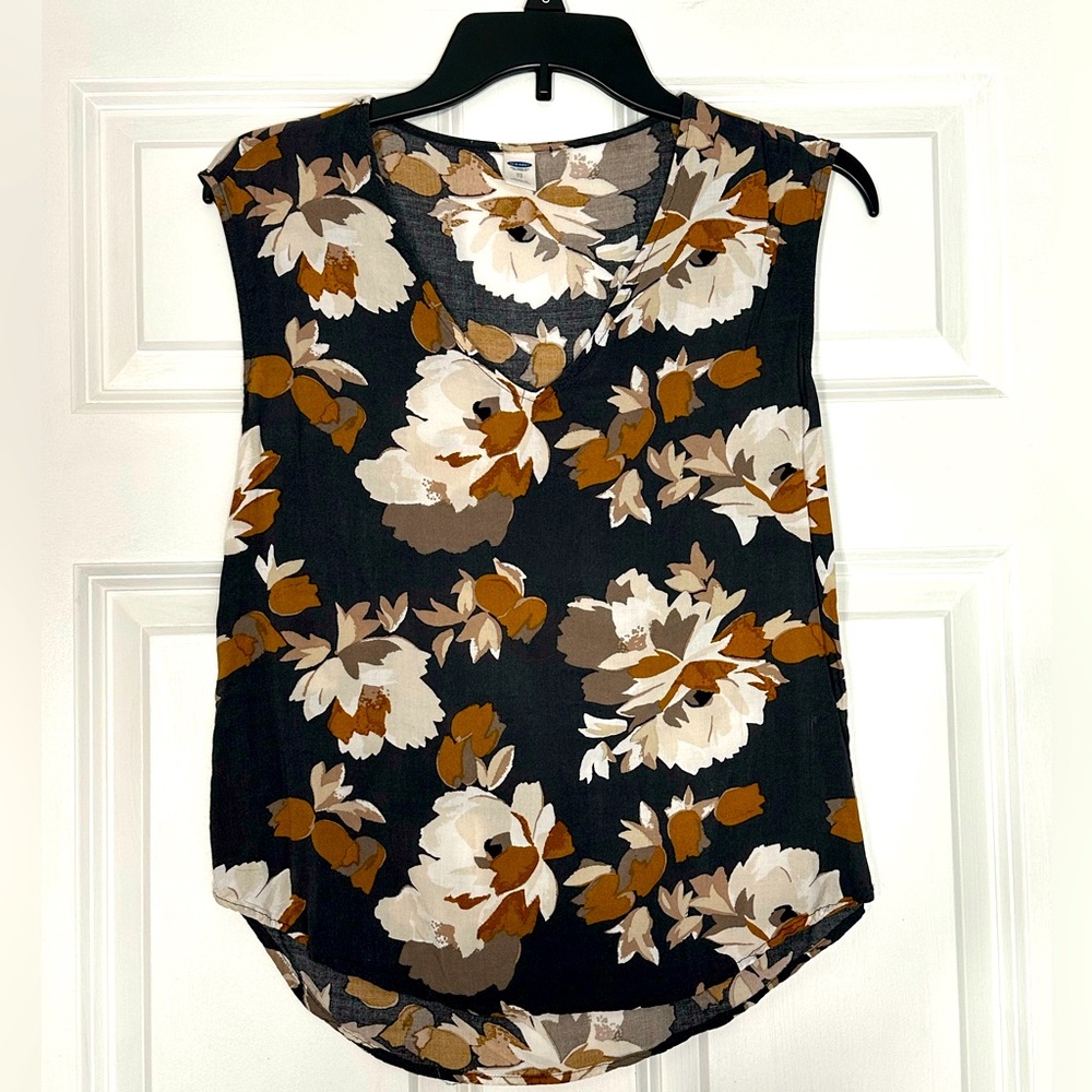 Old Navy - grey floral vneck blouse